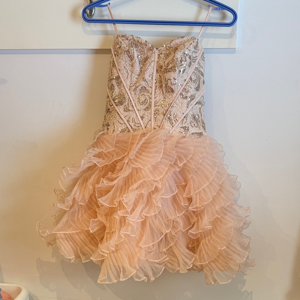 Le Chateau - Elegant Pink/peach Ruffled ladies Dress